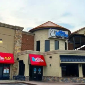 Blue Moose Burgers & Wings: Dine in for Delicacies With Sports