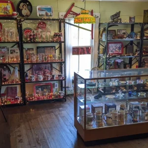 Yesterdays Antiques and Collectibles: Timeless Finds in Pigeon Forge