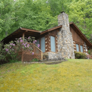 Dodgen Log Cabin Rentals: Relax after a Day of Thrill