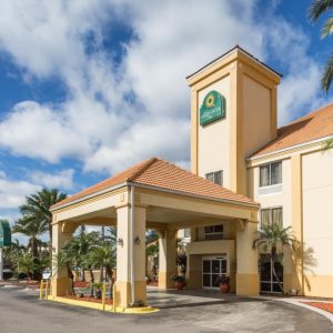 La Quinta Inn & Suites by Wyndham: Comfort Stays & More