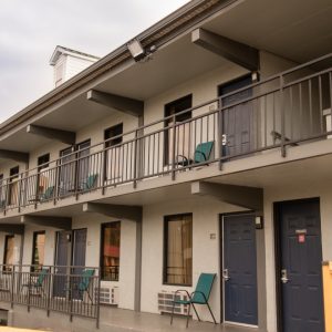 Lazy Bear Inn: Experience Comfort & Luxury at Your Stay