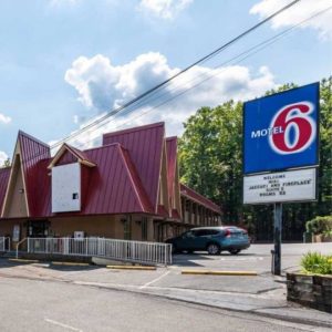 Motel 6 Parkway: Experience Comfort & Convenience