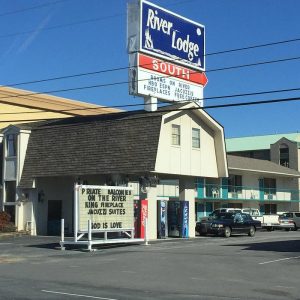 River Lodge South: Scenic Riverside Lodging in Pigeon Forge