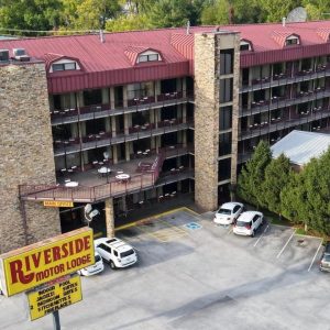 Riverside Motor Lodge Of Pigeon Forge: Cozy Retreats by the River