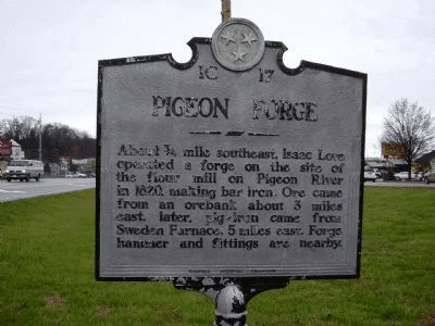 A board by the Tennessee Historical Commission on the history of Pigeon Forge TN