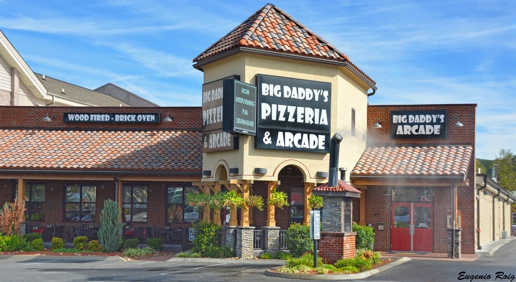Big Daddy's Pizzeria & Arcade – one of best pizza in pigeon forge that delivers