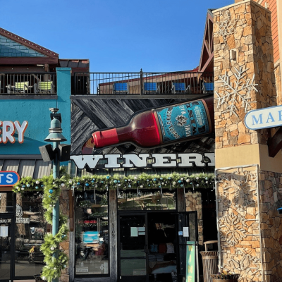 Bootleggers-Homemade-Wine-in-pigeon-forge