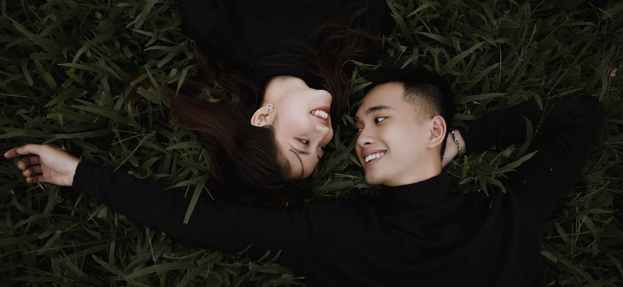 Looking for fun things to do in Pigeon Forge for couples? Enjoy horseback rides, live music shows, moonlit trolley tours & sweet treats by the river.